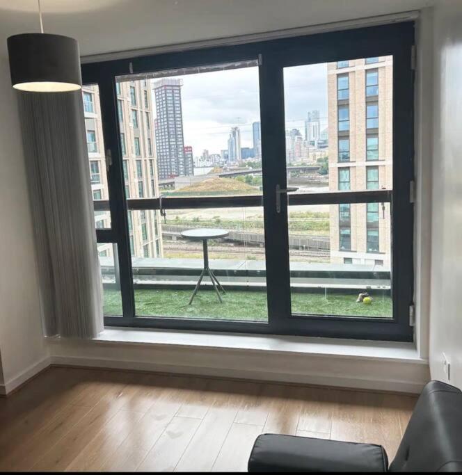 2 Bed Apartment Close To Station With Parking London Bagian luar foto